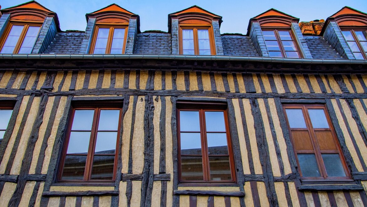 Conseiller immobilier à Louviers, je vous accompagne avec un service sur-mesure pour sécuriser votre achat ou vente immobilière en toute confiance.