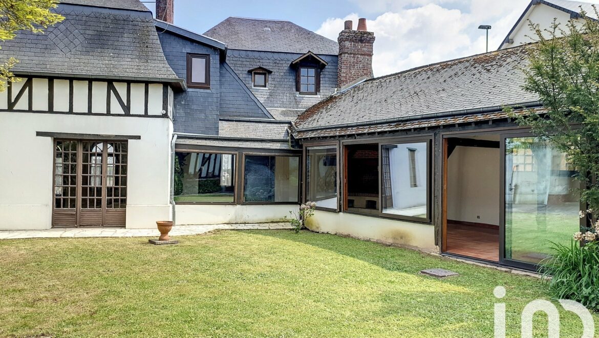 Maison 8 pièces de 204 m² à Amfreville-Saint-Amand (27370) à vendre