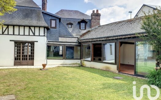 Maison 8 pièces de 204 m² à Amfreville-Saint-Amand (27370)