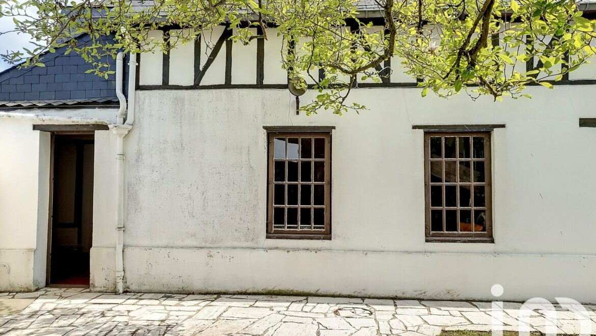 Maison 8 pièces de 204 m² à Amfreville-Saint-Amand (27370) à vendre