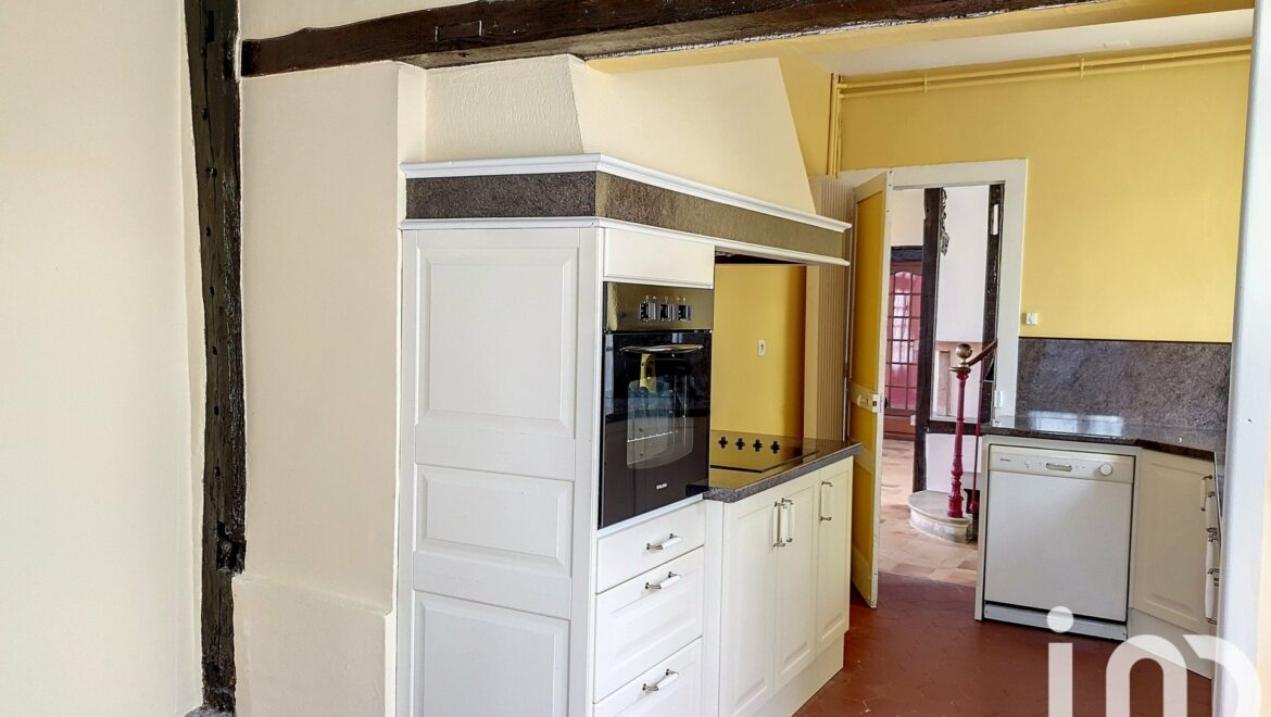 Maison 8 pièces de 204 m² à Amfreville-Saint-Amand (27370) à vendre