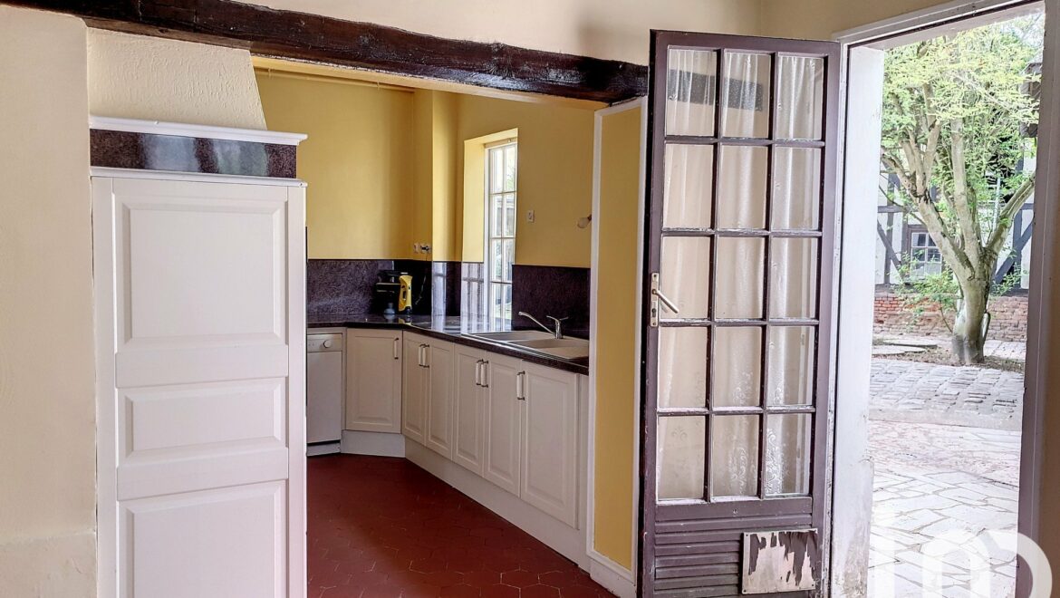 Maison 8 pièces de 204 m² à Amfreville-Saint-Amand (27370) à vendre
