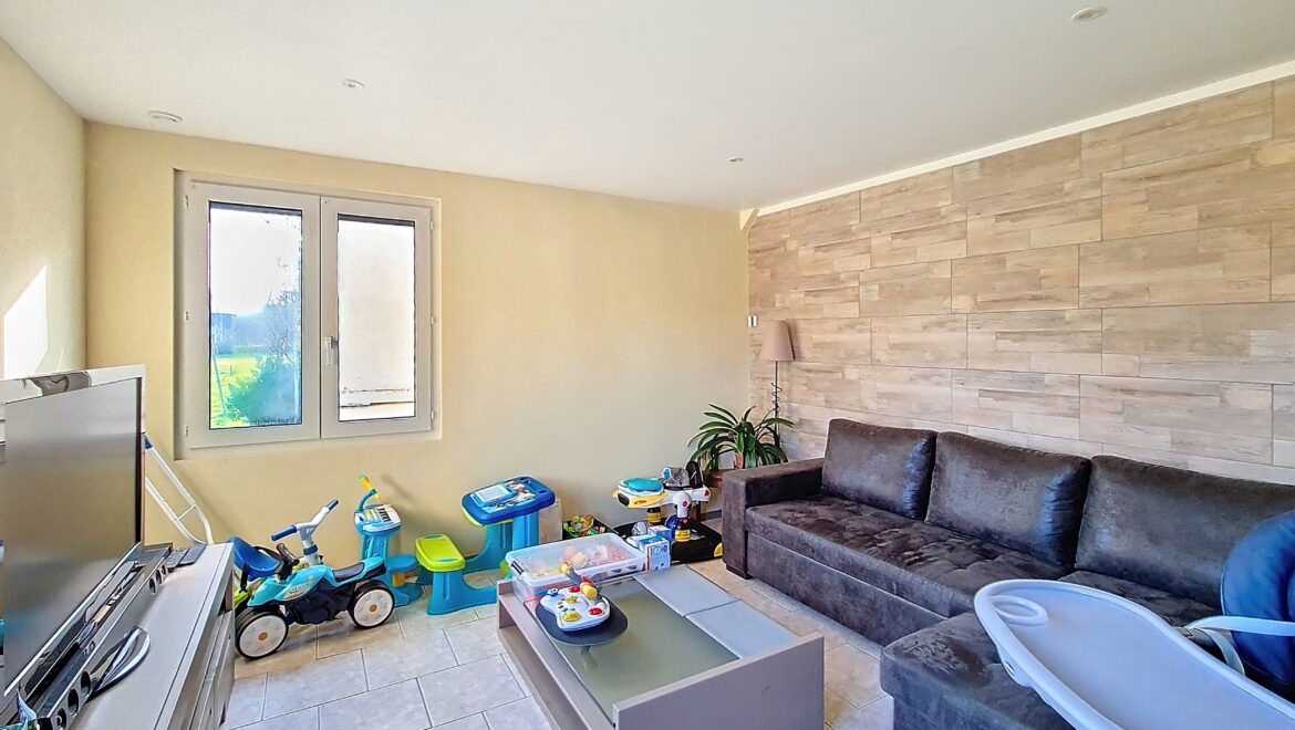 Maison 3 pièces de 55 m² à Acquigny (27400) à vendre