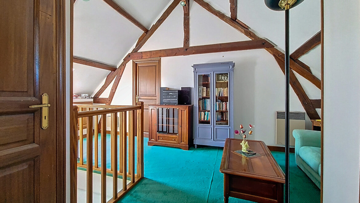 Maison 8 pièces de 206 m² à Saint-Pierre-du-Vauvray (27430) à vendre