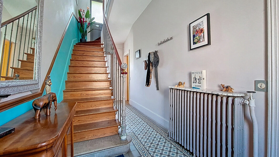 Maison 8 pièces de 206 m² à Saint-Pierre-du-Vauvray (27430) à vendre