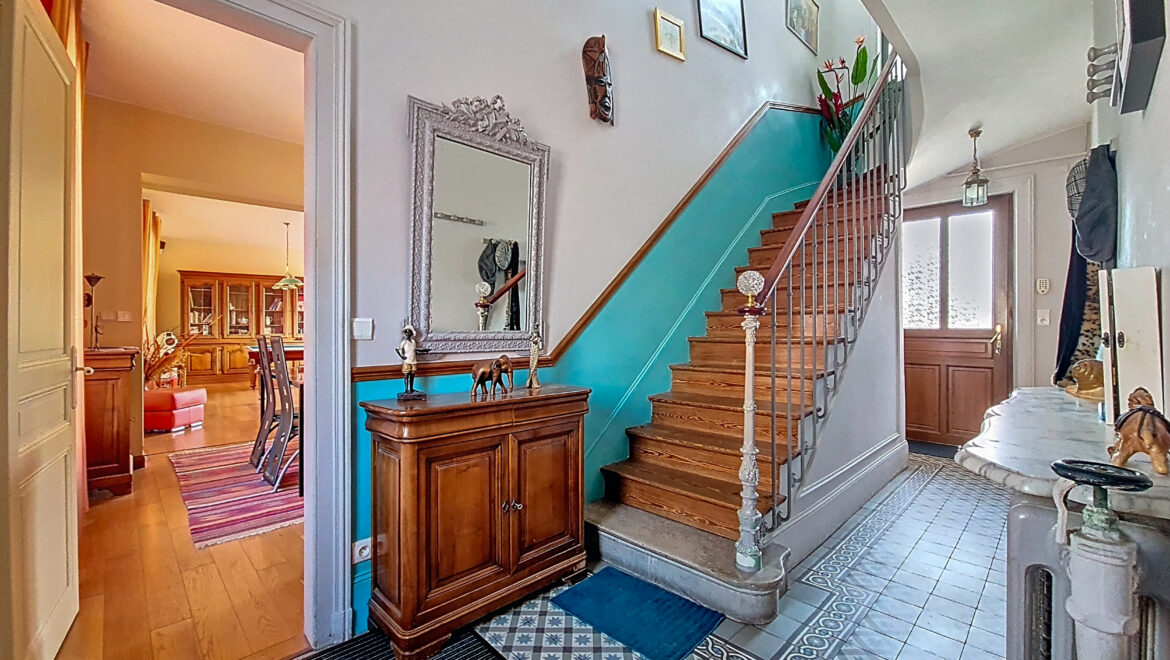 Maison 8 pièces de 206 m² à Saint-Pierre-du-Vauvray (27430) à vendre