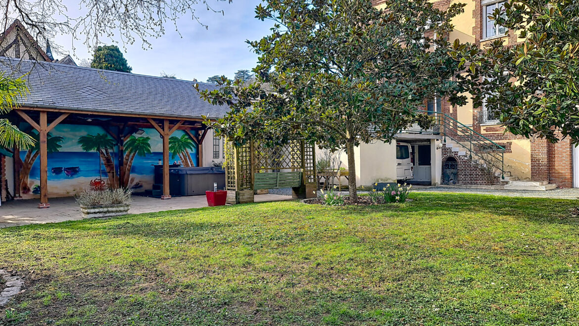 Maison 8 pièces de 206 m² à Saint-Pierre-du-Vauvray (27430) à vendre