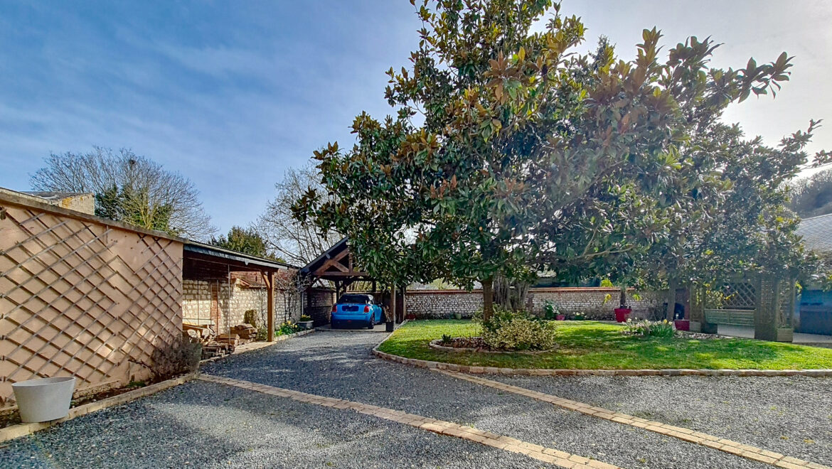 Maison 8 pièces de 206 m² à Saint-Pierre-du-Vauvray (27430) à vendre