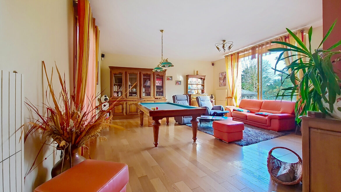 Maison 8 pièces de 206 m² à Saint-Pierre-du-Vauvray (27430) à vendre