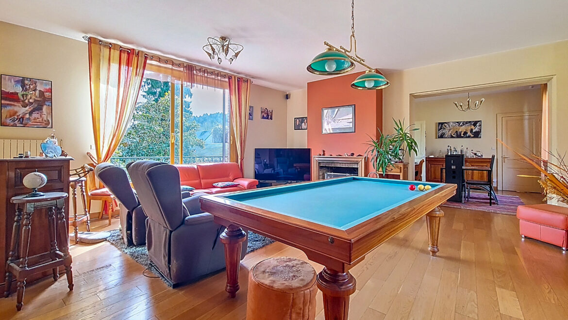 Maison 8 pièces de 206 m² à Saint-Pierre-du-Vauvray (27430) à vendre