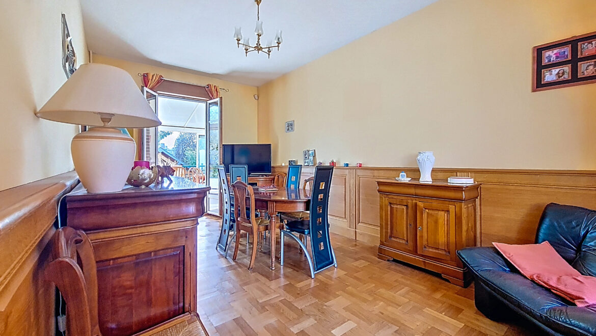 Maison 8 pièces de 206 m² à Saint-Pierre-du-Vauvray (27430) à vendre
