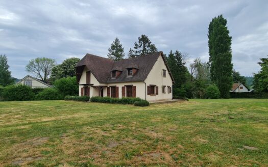 Maison traditionnelle 4 pièces de 111 m² à Hondouville (27400)