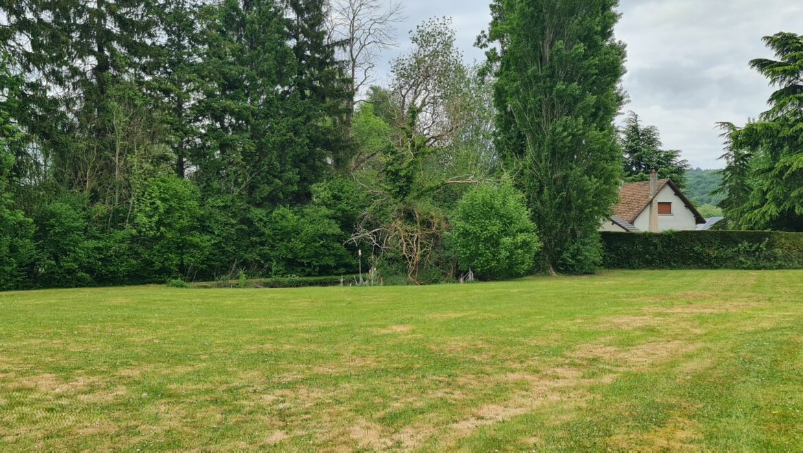 Maison traditionnelle à vendre. 4 pièces de 111 m² à Hondouville (27400)