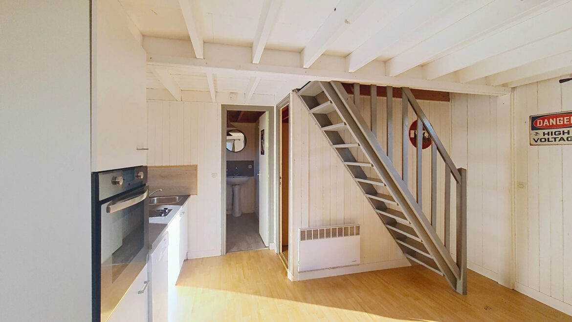 Chalet à vendre à Saint-André-d’Hébertot avec terrasse bois et jardin clos