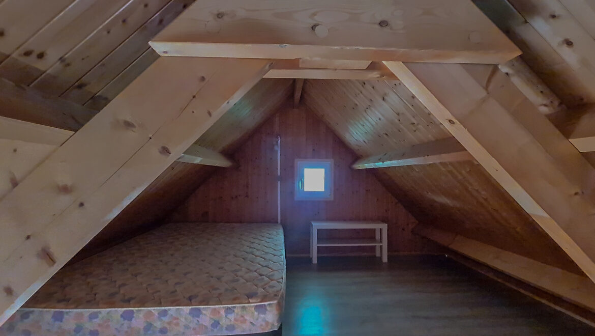 Chalet à vendre à Saint-André-d’Hébertot avec terrasse bois et jardin clos