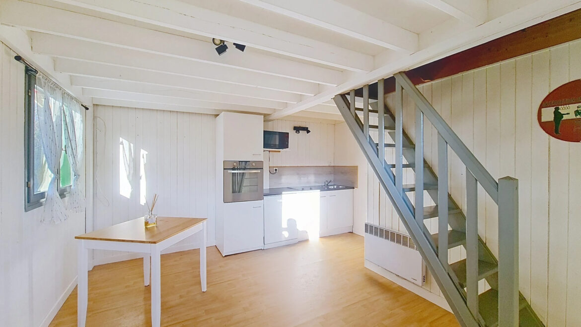 Chalet à vendre à Saint-André-d’Hébertot avec terrasse bois et jardin clos