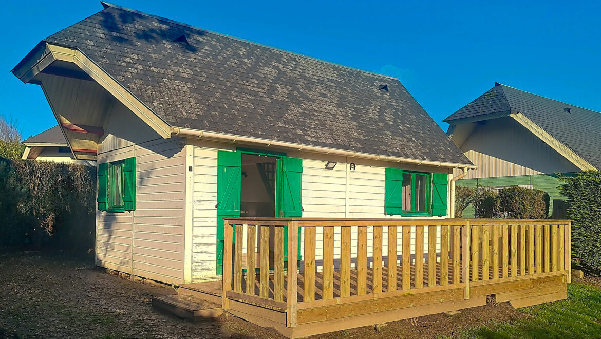 Chalet à vendre à Saint-André-d’Hébertot avec terrasse bois et jardin clos