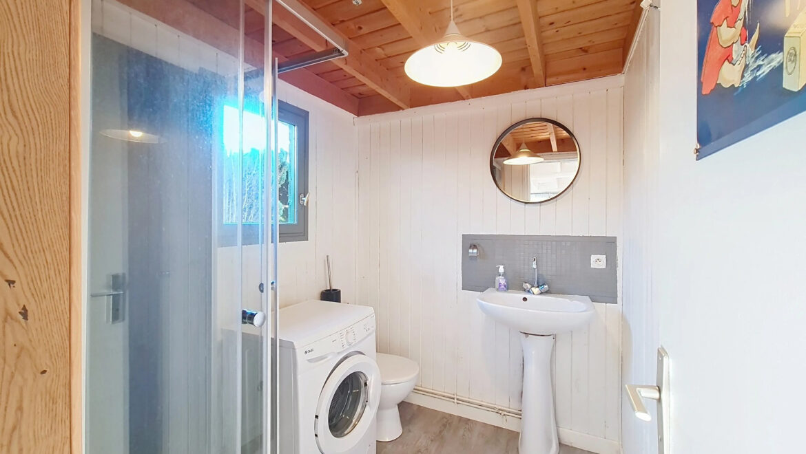 Chalet à vendre à Saint-André-d’Hébertot avec terrasse bois et jardin clos