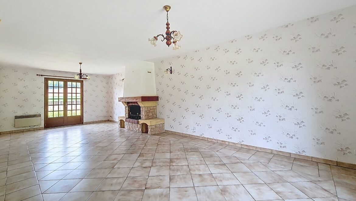 Maison traditionnelle à vendre. 4 pièces de 111 m² à Hondouville (27400)