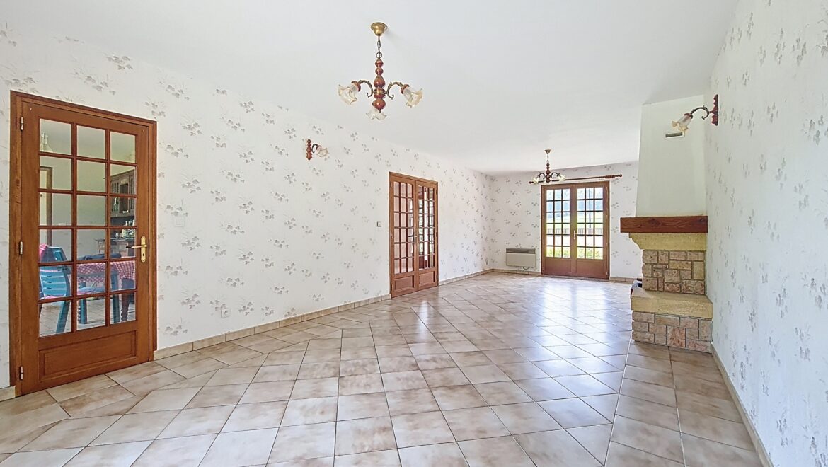 Maison traditionnelle à vendre. 4 pièces de 111 m² à Hondouville (27400)