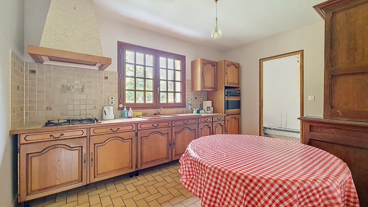 Maison traditionnelle à vendre. 4 pièces de 111 m² à Hondouville (27400)