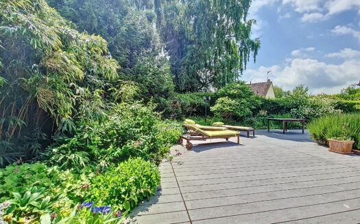 Maison 10 pièces de 244 m²