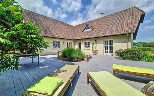 Maison 10 pièces de 244 m²