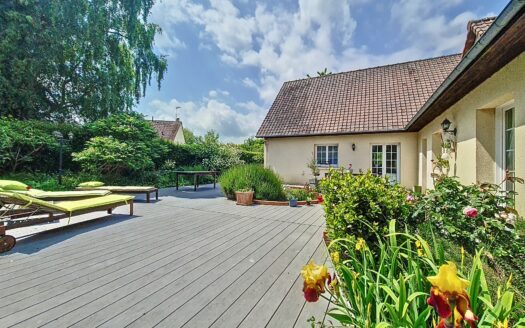 Maison 10 pièces de 244 m²
