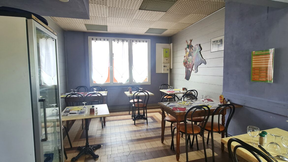 Bar-brasserie à vendre à Oissel 76350, 100 m² avec terrasse, idéal pour activité commerciale de proximité